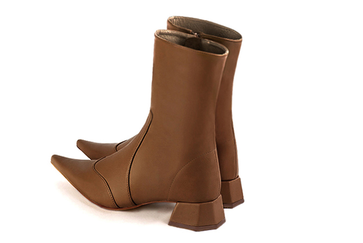 Caramel brown women's ankle boots with a zip on the inside. Pointed toe. Low flare heels. Rear view - Florence KOOIJMAN
